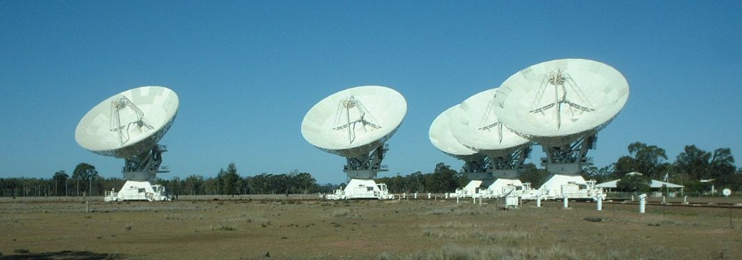Five of the six ATCA antennas in the H75 array.